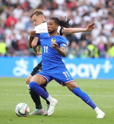08.06.2025, Nations League, Deutschland vs Frankreich, Stuttgart Football Arena, Fussball im Bild: Joshua Kimmich (Deutschland) vs Michael Olise (Frankreich)