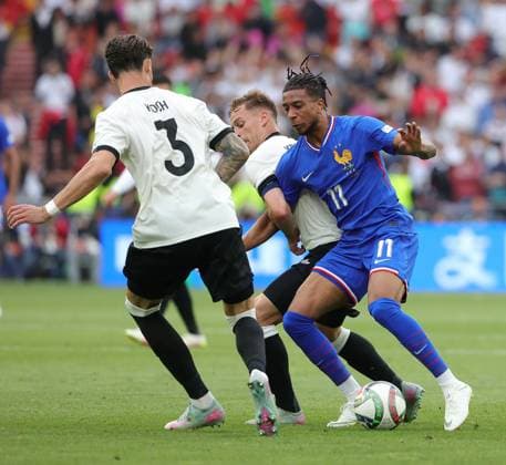 08.06.2025, Nations League, Deutschland vs Frankreich, Stuttgart Football Arena, Fussball im Bild: Robin Koch (Deutschland) und Joshua Kimmich (Deutschland) vs Michael Olise (Frankreich)