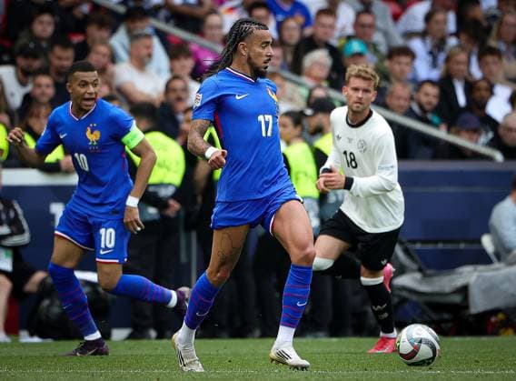 08.06.2025, Nations League, Deutschland vs Frankreich, Stuttgart Football Arena, Fussball im Bild: Kylian Mbappe (Frankreich), Malo Gusto (Frankreich) und Maximilian Mittelstaedt (Deutschland)