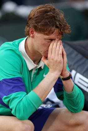 Jannik Sinner of Italy frustrated French Open Tennis, Day Fifteen, Tennis, Roland Garros, Paris, France - 08 Jun 2025 EDITORIAL USE ONLY No use with unauthorised audio, video, data, fixture lists, club league logos or live services. Online in-match use limited to 120 images, no video emulation. No use in betting, games or single club league player publications. Copyright: xEllaxLing Shutterstockx 15346226dj