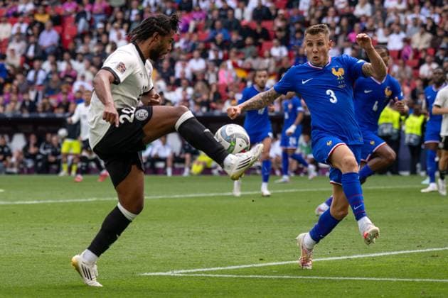Serge Gnabry (GER) und Lucas Digne (FRA). xettx, Deutschland, Stuttgart, 08.06.2025, Fussball, Nationalmannschaft, UEFA Nation League: Deutschland vs Frankreich, Saison 2024 2025, Spiel um Platz 3, mhp Arena