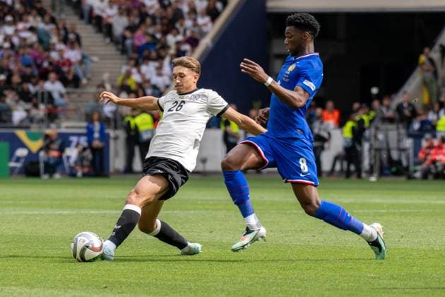 Tom Bischof (GER) und Aurelien Tchouameni (FRA). xettx, Deutschland, Stuttgart, 08.06.2025, Fussball, Nationalmannschaft, UEFA Nation League: Deutschland vs Frankreich, Saison 2024 2025, Spiel um Platz 3, mhp Arena