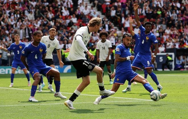 BAU 08.06.2025 Stuttgart Fußball UEFA Nations League Spiel um Platz 3, Deutschland vs. Frankreich, vorn v.l. Nick Woltemade (GER),, Malo Gusto (FRA)