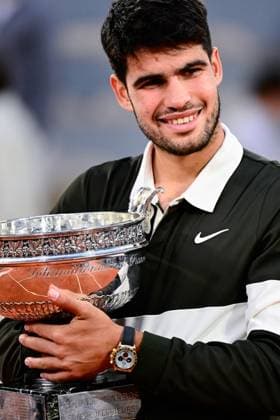 TENNIS : Roland Garros 2025 - Internationaux de France - 08 06 2025 Carlos Alcaraz ( Spain ) with trophy on hands during the 2025 French Open at Roland Garros on Juin 08 , 2025 in Paris, France. ( Photo Dante Badano PSNewz ) - ParisFrance  Copyright: xx