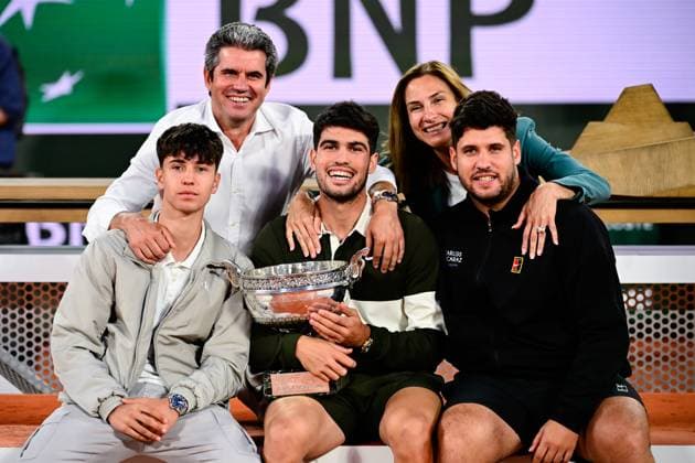 TENNIS : Roland Garros 2025 - Internationaux de France - 08 06 2025 Carlos Alcaraz ( Spain ) celebrates with his family during the 2025 French Open at Roland Garros on Juin 08 , 2025 in Paris, France. ( Photo Dante Badano PSNewz ) - ParisFrance  Copyright: xx