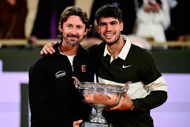 TENNIS : Roland Garros 2025 - Internationaux de France - 08 06 2025 Carlos Alcaraz ( Spain ) celebrates with Juan Carlos Ferrero ( coach Carlos Alcaraz ) during the 2025 French Open at Roland Garros on Juin 08 , 2025 in Paris, France. ( Photo Dante Badano PSNewz ) - ParisFrance  Copyright: xx