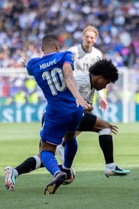 Stuttgart, Germany, June 08st 2025: A duel between Kylian MbappÃ (10 FRA) and Karim Adeyemi (14 GER) during the UEFA Nations League 3rd Place between Germany and France at Stuttgart Arena in Stuttgart, Germany. Philipp Kresnik (Philipp Kresnik SPP) Copyright: xPhilippxKresnikx xSPPx spp-en-PhKrSp-_KRE1407