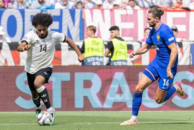 Stuttgart, Germany, June 08st 2025: A duel between Karim Adeyemi (14 GER) and Adrien Rabiot (14 FRA) during the UEFA Nations League 3rd Place between Germany and France at Stuttgart Arena in Stuttgart, Germany. Philipp Kresnik (Philipp Kresnik SPP) Copyright: xPhilippxKresnikx xSPPx spp-en-PhKrSp-1KRE0411