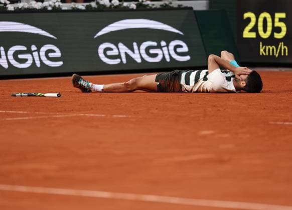 (250609) -- PARIS, June 9, 2025 -- Carlos Alcaraz celebrates after winning the men s singles final match between Jannik Sinner of Italy and Carlos Alcaraz of Spain at the French Open tennis tournament at Roland Garros, Paris, France, June 8, 2025. ) (SP)FRANCE-PARIS-TENNIS-FRENCH OPEN-MEN S SINGLES-FINAL LixJing 