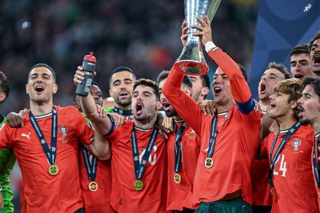 2025 UEFA Nations League Final: Portugal vs. Spain Cristiano Ronaldo of the Portugal national team, Nationalteam lifts the trophy for a second time after the 2025 UEFA Nations League Final: Portugal vs. Spain on 09 June 2025, at Munich Football Arena, in Munich, Germany Munich Munich Football Arena Germany Copyright: xAlexandraxFechetex DSC_3836