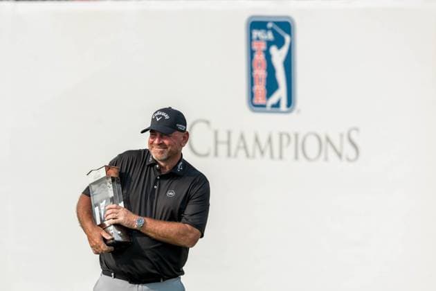 Bilder des Jahres 2025, Sport 06 Juni Sport Themen der Woche KW23 Sport Bilder des Tages The American Family Insurance Championship Day 3 Thomas Bjorn holds the Dream Achieved Trophy after taking first place in The American Family Insurance Championship at TPC Wisconsin in Madison, Wisconsin, on June 8. Madison Wisconsin United States  Copyright: xRossxHarriedx originalFilename:harried-theameri250608_np386.jpg