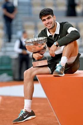 2025 French Open Mens Singles Final Carlos Alcaraz of Spain holds the Coupe des Mousquetaires trophy f ollowing his victory over Jannik Sinner of Italy in the Men s Singles Final match on Day Fifteen of the 2025 French Open at Roland Garros on June 08, 2025 in Paris, France. Photo by Franck Castel ABACAPRESS.COM Paris Ile-de-France France  Copyright: xCastelxFranck ABACAx