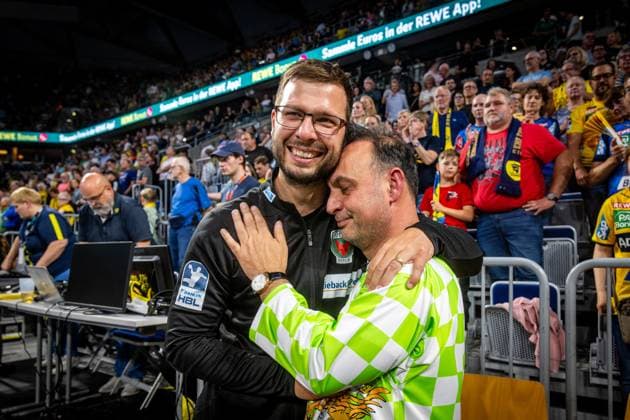 Handball Mannheim 08.06.2025 1. Bundesliga HBL Saison 2024 2025 Rhein-Neckar Löwen - Füchse Berlin Die Füchse Berlin gewinne mit 38-33 und sind Deutscher Meister 2025 Jubel Jaron Siewert (Füchse Berlin, Trainer) Bob Hanning