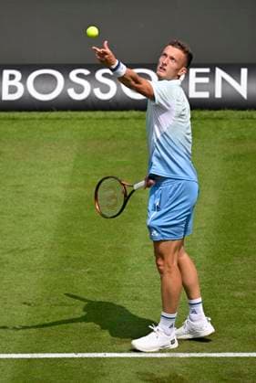 Jiri Lehecka CZE Aktion Aufschlag Tennis Herren BOSS Open ATP, Tennis Herren 500 Stuttgart 2025 Weissenhof BOSS Open ATP 500 Stuttgart 2025