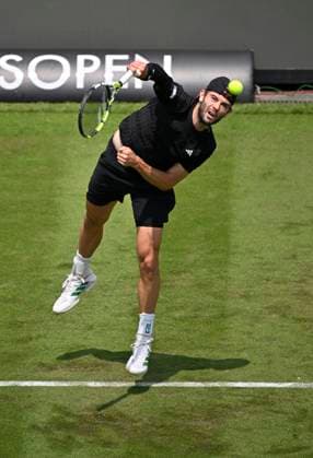Jacob Fearnley GBR Aktion Aufschlag Tennis Herren BOSS Open ATP, Tennis Herren 500 Stuttgart 2025 Weissenhof BOSS Open ATP 500 Stuttgart 2025