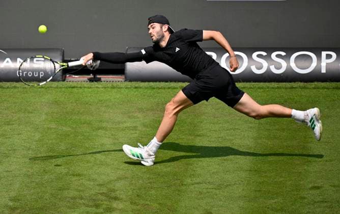 Jacob Fearnley GBR Aktion Tennis Herren BOSS Open ATP, Tennis Herren 500 Stuttgart 2025 Weissenhof BOSS Open ATP 500 Stuttgart 2025