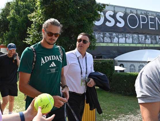 Ankunft Alexander Zverev (GER) kommt auf das Gelaende des TC Weissenhof mit Turnierdirektor Edwin Weindorfer Tennis Herren BOSS Open ATP, Tennis Herren 500 Stuttgart 2025 Weissenhof BOSS Open ATP 500 Stuttgart 2025