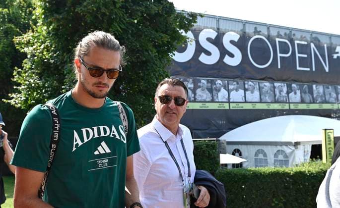 Ankunft Alexander Zverev (GER) kommt auf das Gelaende des TC Weissenhof mit Turnierdirektor Edwin Weindorfer Tennis Herren BOSS Open ATP, Tennis Herren 500 Stuttgart 2025 Weissenhof BOSS Open ATP 500 Stuttgart 2025