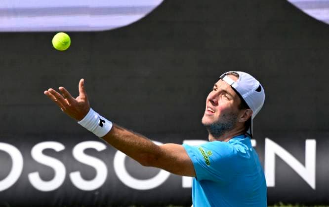 Jan-Lennard Struff (GER) Aktion Aufschlag Tennis Herren BOSS Open ATP, Tennis Herren 500 Stuttgart 2025 Weissenhof BOSS Open ATP 500 Stuttgart 2025