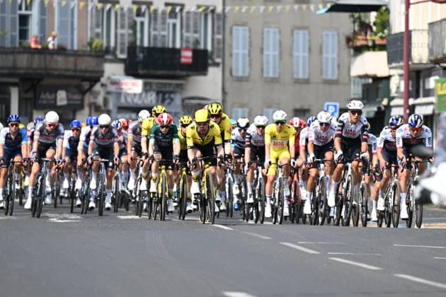 09-06-2025 Criterium Du Dauphine Libere; Tappa 02 Premilhat - Issoire; 2025, Uae Team Emirates - Xrg; 2025, Visma - Lease A Bike; Pogacar, Tadej; Vingegaard, Jonas; Issoire; 