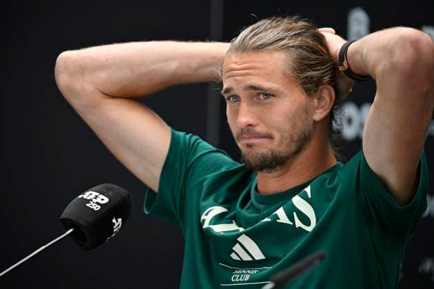 PK Pressekonferenz Alexander Zverev (GER) nachdenklich Gestik Geste Tennis Herren BOSS Open ATP, Tennis Herren 250 Stuttgart 2025 Weissenhof BOSS Open ATP 250 Stuttgart 2025