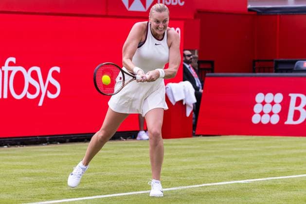 Tennis - 2025 WTA, Tennis Damen HSBC Championships - Round One - P. Kvitova vs B. Haddad Maia - The Queens Club - Monday 9th June 2025 Petra Kvitova (CZE) with a backhand return Colorsport Daniel Bearham  csp_ten_quW_db_09062025_