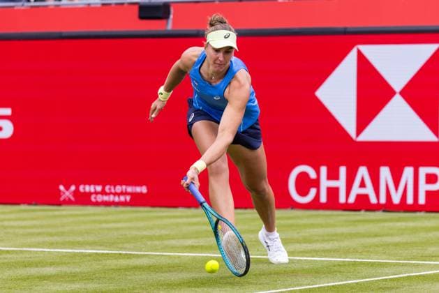 Tennis - 2025 WTA, Tennis Damen HSBC Championships - Round One - P. Kvitova vs B. Haddad Maia - The Queens Club - Monday 9th June 2025 Beatriz Haddad Maia (BRA) with a low forehand return Colorsport Daniel Bearham  csp_ten_quW_db_09062025_