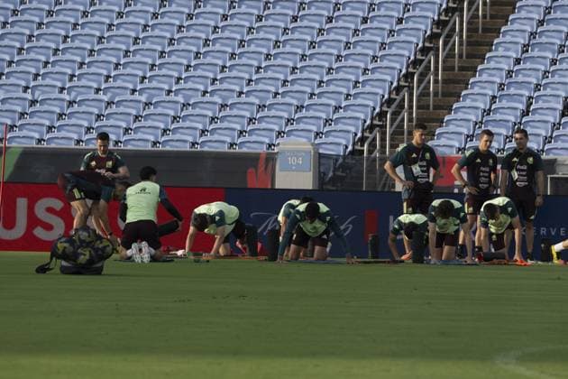 Training session of Mexico ahead of friendly against Turkiye in 2026 World Cup Qualifier preparations NORTH CAROLINA, UNITED STATES - JUNE 9: Players of Mexico National football team attend training session at Kenan Stadium in North Carolina ahead of a friendly football match against Turkiye, as part of preparations for the 2026 FIFA World Cup, WM, Weltmeisterschaft, Fussball qualifiers, in Chapel Hill, United States on June 9, 2025. Celal Gunes Anadolu North Carolina United States. Editorial use only. Please get in touch for any other usage.  Copyright: x2025xAnadoluxCelalxGunesx