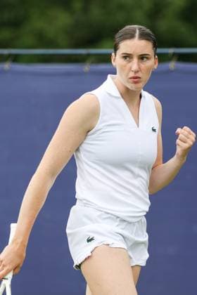 Ilkley Tennis Club, England, June 9th 2025: Elsa Jacquemot during the WTA, Tennis Damen 125 Lexus Ilkley Open match with Sijia Wei at Ilkley Tennis Club in Ilkley, England on June 9th 2025. (Sean Chandler SPP) Copyright: xSeanxChandlerx xSPPx spp-en-SeChSp-WTA 125 Lexus Ilkley Open - Sijia Wei v Elsa Jacquemot - Ilkley Tennis Club-132F5A4297