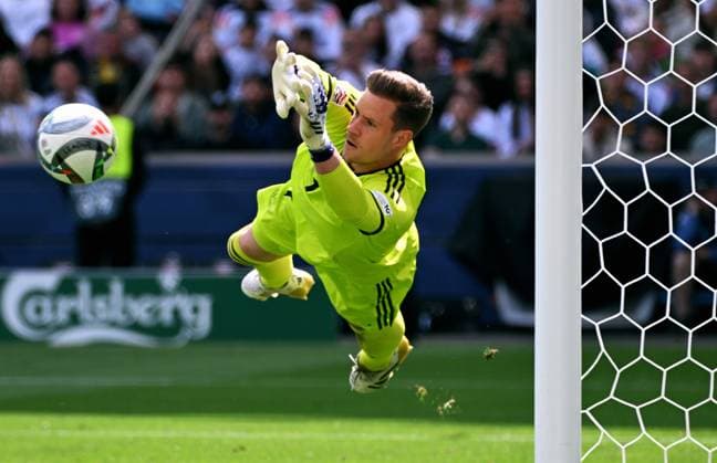 Fussball, UEFA Nations League, Spiel um Platz 3, MHP-Arena Stuttgart: Deutschland - Frankreich 0:2; Marc-Andre ter Stegen (GER). Aktion, Einzelbild.