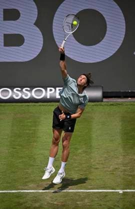 Arthur Rinderknech Aktion Aufschlag Tennis Herren BOSS Open ATP, Tennis Herren 250 Stuttgart 2025 Weissenhof BOSS Open ATP 250 Stuttgart 2025