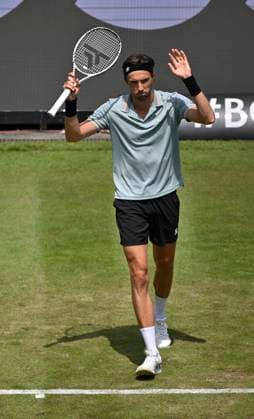 Arthur Rinderknech Gestik Geste entschuldigt sich fuer Netzroller Tennis Herren BOSS Open ATP, Tennis Herren 250 Stuttgart 2025 Weissenhof BOSS Open ATP 250 Stuttgart 2025