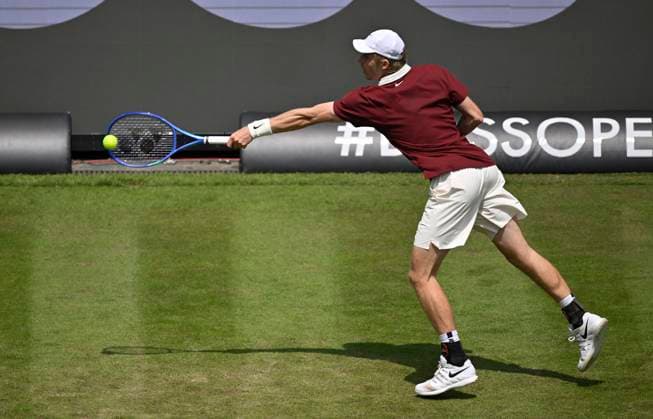 Denis Shapolov CAN Aktion Tennis Herren BOSS Open ATP, Tennis Herren 250 Stuttgart 2025 Weissenhof BOSS Open ATP 250 Stuttgart 2025