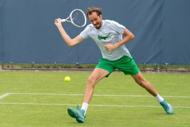 Sport Bilder des Tages 2025-06-10 2025 Libema Open Grass Court Championships Autotron ROSMALEN, NETHERLANDS - JUNE 10: Daniil Medvedev of Russia, practice session during the 2025 Libema Open Grass Court Championships at Autotron on June 10, 2025 in Rosmalen, Netherlands. Rosmalen Autotron Netherlands Content not available for redistribution in The Netherlands directly or indirectly through any third parties. Copyright: xMarleenxFouchierx