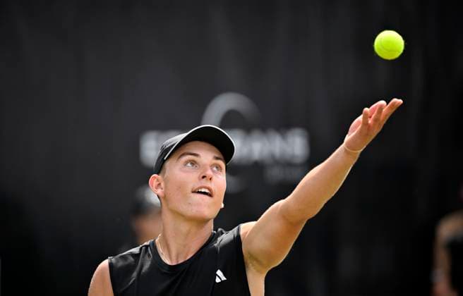 Justin Engel GER Aktion Aufschlag Tennis Herren BOSS Open ATP, Tennis Herren 250 Stuttgart 2025 Weissenhof BOSS Open ATP 250 Stuttgart 2025