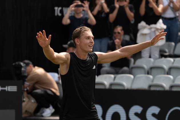 Justin Engel jubelt mit dem Publikum, Justin Engel vs. James Duckwirth, Tennis, ATP, Tennis Herren Turnier, Boss-Open, Center-Court, Sechzehntelfinale, 10.06.2025, Justin Engel vs. James Duckwirth, Tennis, ATP-Turnier, Boss-Open, Center-Court, Sechzehntelfinale, 10.06.2025, Stuttgart Copyright: xEibner-Pressefoto EdwardxCheungx EP_ECG