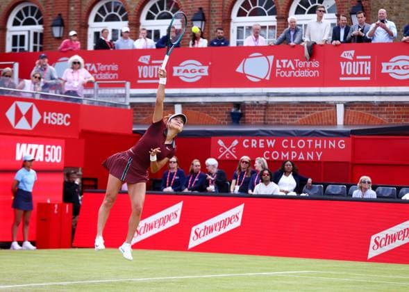 HSBC Tennis Championships, Queens Club, London, UK - 10 Jun 2025 Emma Raducanu (GBR) in action during her first round match against Cristina Busca (ESP) during the 2025 HSBC Tennis Championship at Queens Club London Queens Club London GBR, UK NEWSPAPERS OUT Copyright: xMarkxGreenwoodx