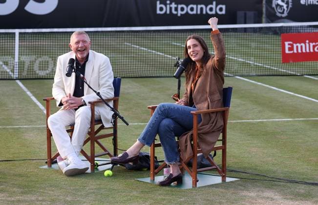 BAU Stuttgart Tennis , BOSS Open, v.l. Boris Becker und Andrea Petkovic beim Podcast auf dem Rasen