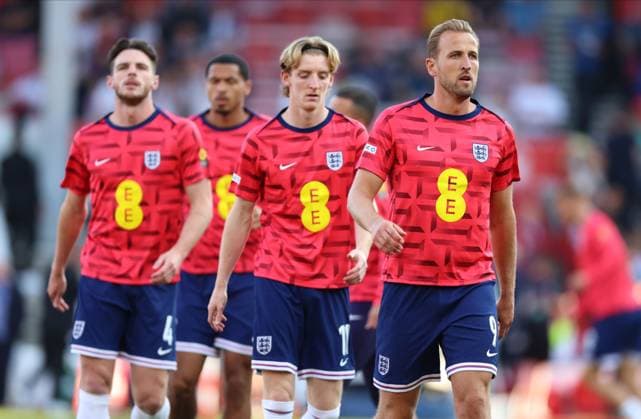 England v Senegal - International Friendly, Länderspiel, Nationalmannschaft Declan Rice, Anthony Gordon and Harry Kane of England warm up before the international friendly match between England and Senegal at City Ground on June 10, 2025 in Nottingham, England. Nottingham City Ground England United Kingdom Copyright: xNigelxFrench Sportsphoto APLx 14128245