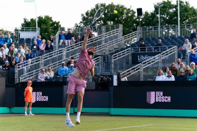 2025-06-10 2025 Libema Open Grass Court Championships ROSMALEN, NETHERLANDS - JUNE 10: Reilly Opelka of United States of America in action during Day Two of 2025 Libema Open Grass Court Championships at Autotron on June 10, 2025 in Rosmalen, Netherlands. Rosmalen Autotron Netherlands Content not available for redistribution in The Netherlands directly or indirectly through any third parties. Copyright: xJorisxVerwijstx
