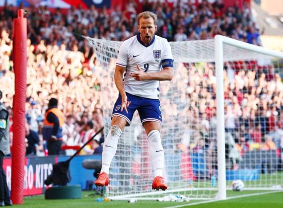 Bilder des Jahres 2025, Sport 06 Juni Sport Themen der Woche KW24 Sport Bilder des Tages Harry Kane of England celebrates scoring the opening goal England v Senegal, International Friendly, Länderspiel, Nationalmannschaft Football, City Ground, Nottingham, UK - 10 Jun 2025 EDITORIAL USE ONLY No use with unauthorised audio, video, data, fixture lists, club league logos or live services. Online in-match use limited to 120 images, no video emulation. No use in betting, games or single club league player publications.  Copyright: xMattxWest Shutterstockx 15350922aa