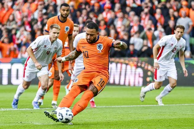 GRONINGEN, 10-06-2025, Euroborg Stadium , European Qualifiers Football , season 2024 2025. Match between Netherlands and Malta . Netherlands player Memphis Depay scores the penalty Netherlands - Malta  x29702082x Copyright: