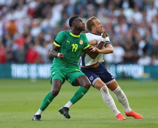 England v Senegal International Friendly, Länderspiel, Nationalmannschaft Moussa NiakhatÃ of Senegal and Harry Kane of England battle for the ball during the International Friendly match at the City Ground, Nottingham UK Newspapers OUT Copyright: xAndyxSumnerx FIL-21902-0037