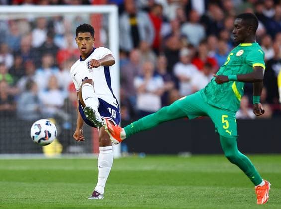 Jude Bellingham of England and Idrissa Gueye of Senegal England v Senegal, International Friendly, Länderspiel, Nationalmannschaft Football, City Ground, Nottingham, UK - 10 Jun 2025 EDITORIAL USE ONLY No use with unauthorised audio, video, data, fixture lists, club league logos or live services. Online in-match use limited to 120 images, no video emulation. No use in betting, games or single club league player publications. Copyright: xMattxWest Shutterstockx 15350922au