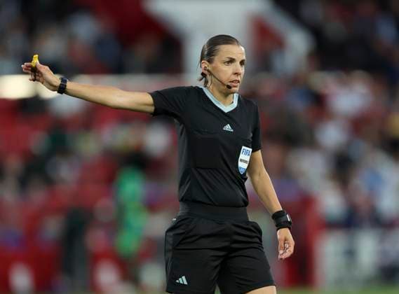 England v Senegal - International Friendly, Länderspiel, Nationalmannschaft Referee Stephanie Frappart signals during the international friendly match between England and Senegal at City Ground on June 10, 2025 in Nottingham, England. Nottingham City Ground England United Kingdom Copyright: xNigelxFrench Sportsphoto APLx 14128275