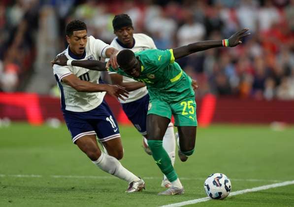 England v Senegal - International Friendly, Länderspiel, Nationalmannschaft Jude Bellingham of England and El Hadji Malick Diouf of Senegal challenge during the international friendly match between England and Senegal at City Ground on June 10, 2025 in Nottingham, England. Nottingham City Ground England United Kingdom Copyright: xNigelxFrench Sportsphoto APLx 14128278