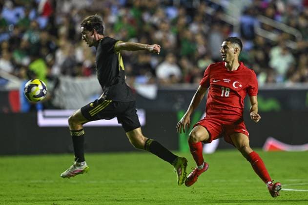 Sport Bilder des Tages Turkiye v Mexico - Friendlies NORTH CAROLINA, UNITED STATES - JUNE 10: Mert Muldur of Turkiye in action during the friendly match between Turkiye and Mexico at Kenan Memorial Stadium at Chapel Hill, North Carolina, United States on June 10, 2025. Celal Gunes Anadolu North Carolina United States. Editorial use only. Please get in touch for any other usage.  Copyright: x2025xAnadoluxCelalxGunesx