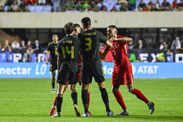 Turkiye v Mexico - Friendlies NORTH CAROLINA, UNITED STATES - JUNE 10: Mert Muldur (rear) and Merih Demiral (3) of Turkiye, Marcel Ruiz (14) of Mexico argue during the friendly match between Turkiye and Mexico at Kenan Memorial Stadium at Chapel Hill, North Carolina, United States on June 10, 2025. Celal Gunes Anadolu North Carolina United States. Editorial use only. Please get in touch for any other usage.  Copyright: x2025xAnadoluxCelalxGunesx