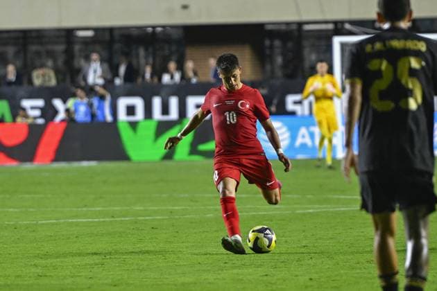 Turkiye v Mexico - friendly match NORTH CAROLINA, UNITED STATES - JUNE 10: Arda Güler (10) of Turkiye in action during the friendly match between Turkiye and Mexico at Kenan Memorial Stadium at Chapel Hill, North Carolina, United States on June 10, 2025. Celal Gunes Anadolu North Carolina United States. Editorial use only. Please get in touch for any other usage.  Copyright: x2025xAnadoluxCelalxGunesx