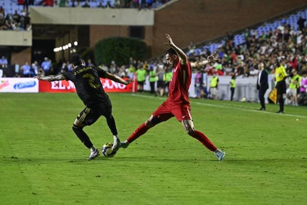 Turkiye v Mexico - friendly match NORTH CAROLINA, UNITED STATES - JUNE 10: Merih Demiral (3) of Turkiye in action against Jorge Sánchez (2) of Mexico during the friendly match between Turkiye and Mexico at Kenan Memorial Stadium at Chapel Hill, North Carolina, United States on June 10, 2025. Celal Gunes Anadolu North Carolina United States. Editorial use only. Please get in touch for any other usage.  Copyright: x2025xAnadoluxCelalxGunesx